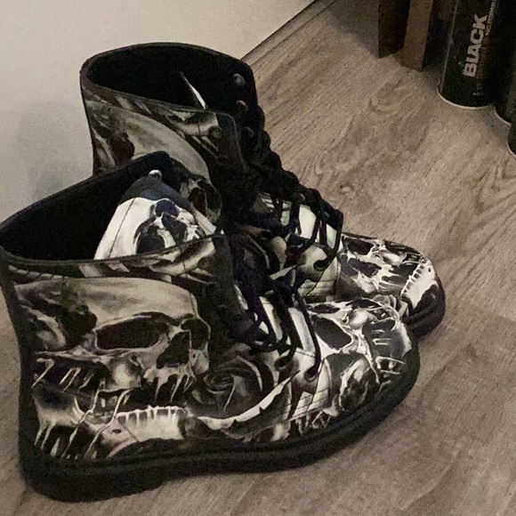 Men’s skull boots - Picture 2 of 3